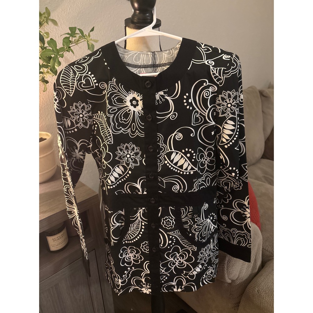 Koi NWOT xs scrub lab coat xs black white